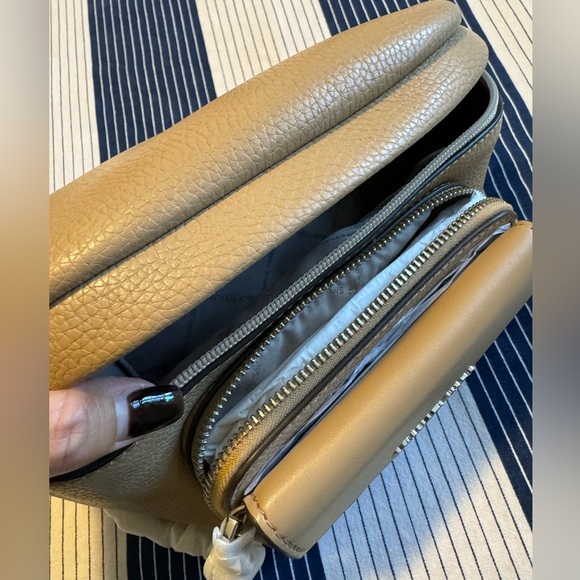 NWT🎉Michael Kors Maisie Large Pebbled Leather 2-in-1 Sling Pack in Camel $548 - Picture 7 of 10
